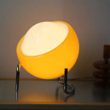 Cargar imagen en el visor de la galería, Lámpara de mesa medieval Bauhaus