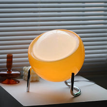 Cargar imagen en el visor de la galería, Lámpara de mesa medieval Bauhaus