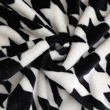 Load image into Gallery viewer, Houndstooth Fleece Throw Blanket