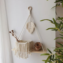 Load image into Gallery viewer, رف حائطي من مجموعة ليفي ريتريت