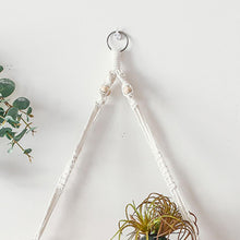 Load image into Gallery viewer, رف حائط من المكرمية العاجية