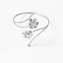 Load image into Gallery viewer, Twisted Petals Tiebacks
