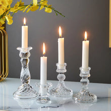 Cargar imagen en el visor de la galería, Candelabros de cristal reluciente
