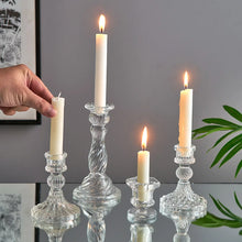 Cargar imagen en el visor de la galería, Candelabros de cristal reluciente
