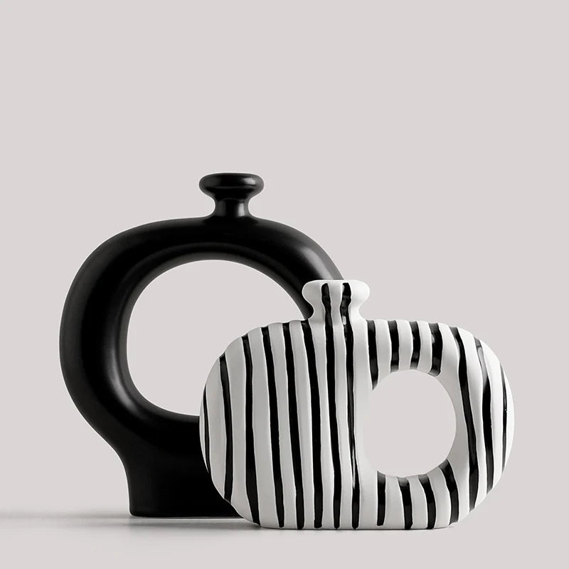 Noir & Blanc Vases