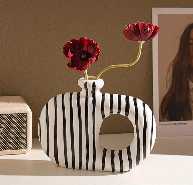 Noir & Blanc Vases