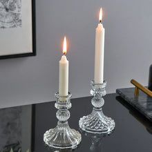 Cargar imagen en el visor de la galería, Candelabros de cristal reluciente

