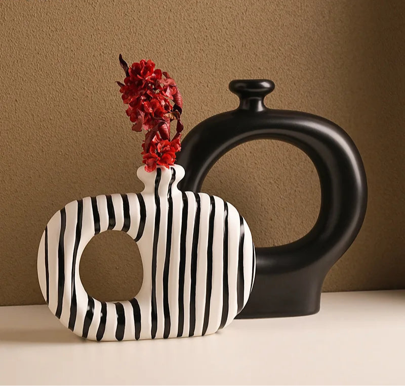 Noir & Blanc Vases